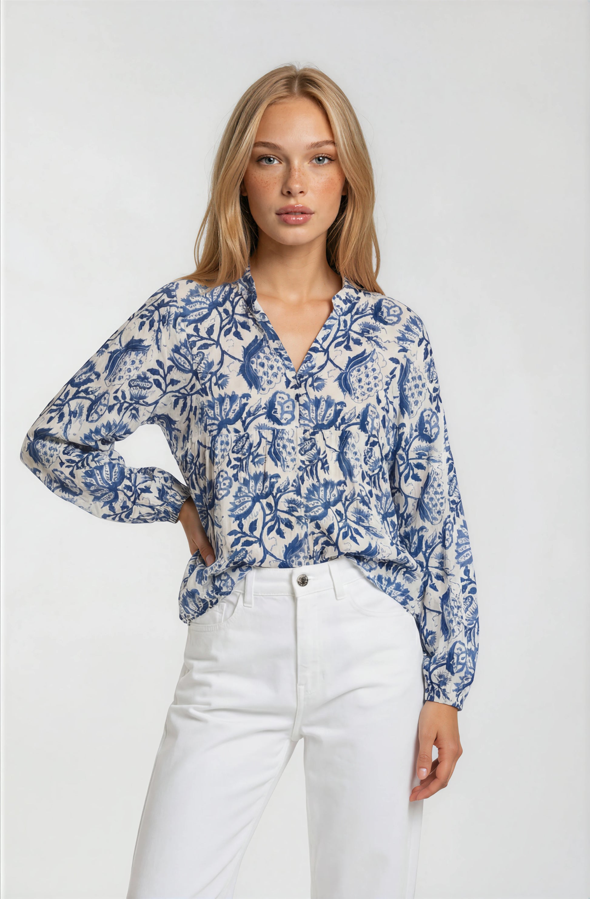 PINECREST women's floral blue white long sleeve blouse